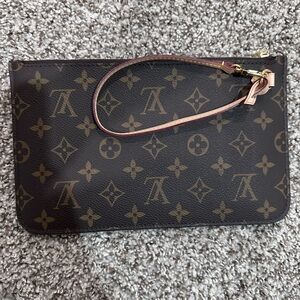 Louis Vuitton Monogram Pouch; Like New; EUC
